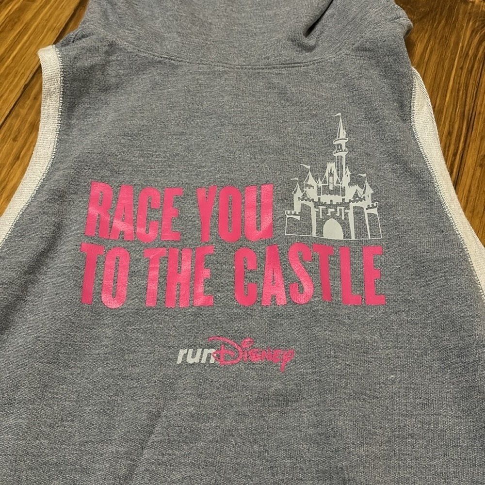 Run Disney “Race you to the castle” Champion Sleeveless Sweatshirt size small - Picture 2 of 4